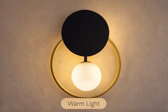 LÁMPARA  PEQUEÑA DE VIDRIO CON MARCO DE HIERRO CIRCULAR