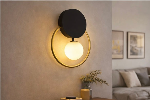 LÁMPARA  PEQUEÑA DE VIDRIO CON MARCO DE HIERRO CIRCULAR